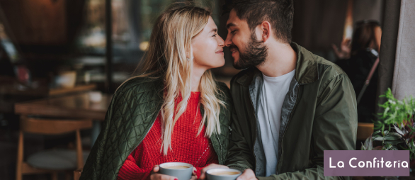 Pareja celebrando San Valentín